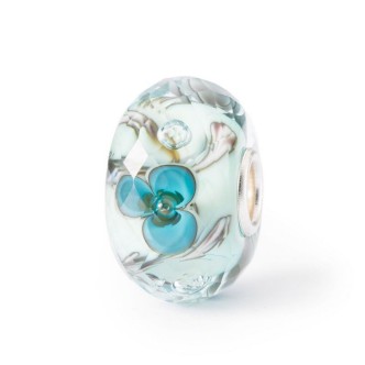 1 - Trollbeads Beauty in Blue woman TGLBE-30088 White glass